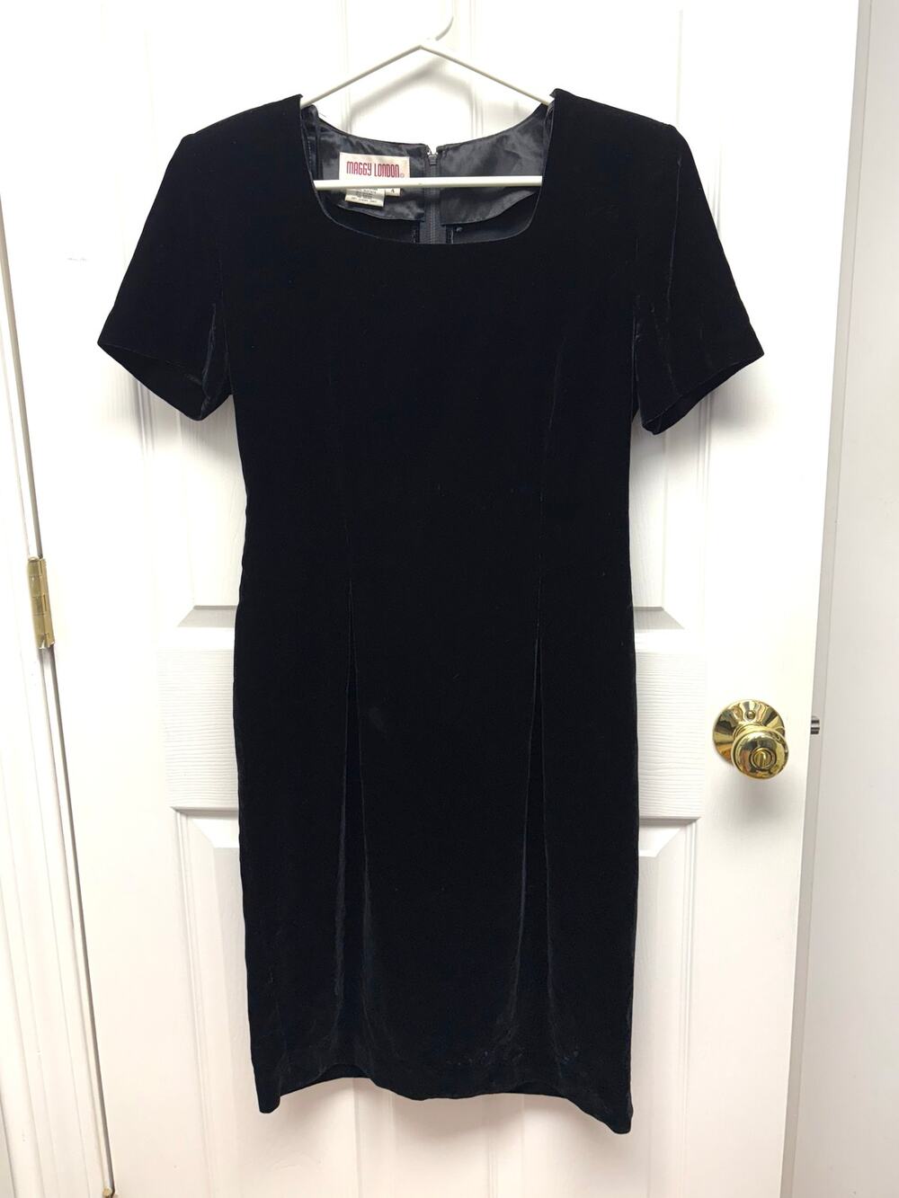 Maggy London Dress Vintage Black Velvet Sheath Size 4 Cocktail Formal Elegant